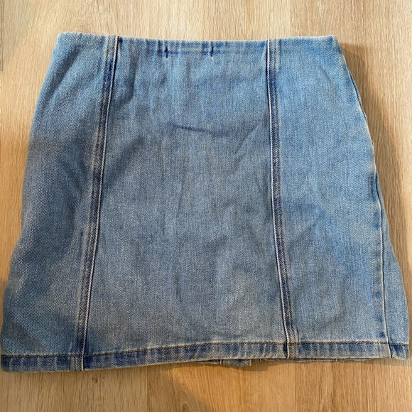 Mini button up denim skirt - Picture 2 of 3